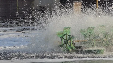 Slow motion of paddle wheels aerators. Vídeos de archivo 117988152