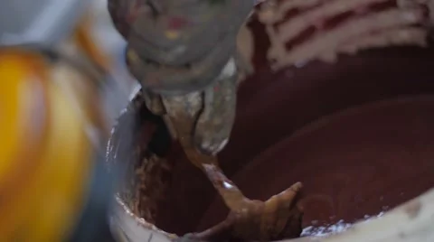 Slow motion of a painter hand mixing color Video stock 51725988