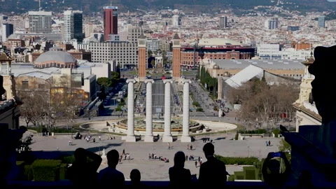 Slow motion panoramic shot of landmark square in Barcelona, Spain Видео 132648594
