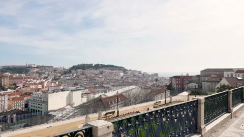 Slow motion panoramic view of Lisbon city centre, Portugal on a sunny day 動画素材 131942811