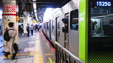 Slow motion of passenger rushing to broad train on JR Yamanote Line Stock Footage 191827347