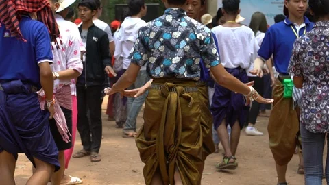 Slow motion of people dancing in lines a regional dance in street, Siem Reap-Dan Stock Footage 119056787