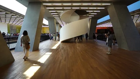 Slow motion of people in museum 動画素材 166183943