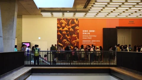 Slow motion of people in museum Stock Footage 166183977