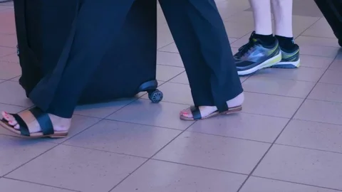 Slow motion of people walking through airport wheeling luggage close up 480fps 스톡 동영상 123173354