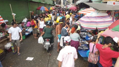 Slow motion, people walking through a street market, Cebu, Philippines 스톡 동영상 124876162