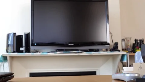 Slow motion of persian cat jumping on the table Video stock 76026777