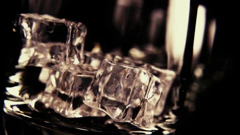 Slow motion pour bourbon into a glass of ice Video stock 91978915