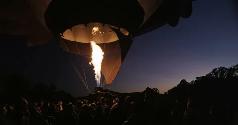 Slow motion pre dawn balloons at the Canberra Balloon Festival 動画素材 65016347