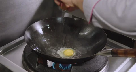 Slow-Motion Preparation of Gourmet Peruvian Shrimp Fried Rice Vidéo 291313955