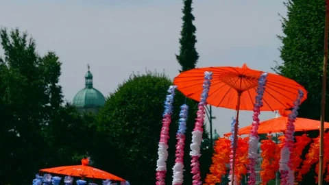 Slow Motion Pride Parade Umbrellas, Colorful City Parade Street Background Vidéo 100170411