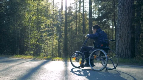Slow motion process of a physically challenged man in a training wheelchair Video stock 90757654