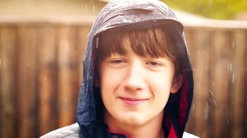 Slow motion rain closeup 库存影片 148575610