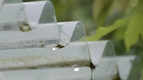 Slow motion rain on corrugated plastic roof Видео 300280307