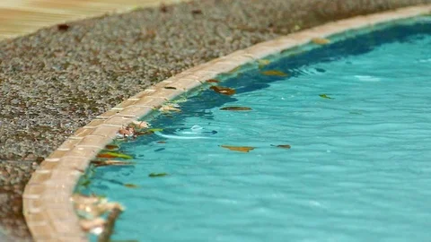 Slow motion rain drop into swimming pool Vidéo 109093670