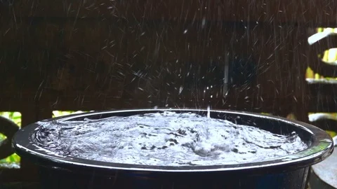 Slow motion rain droplets falling on ground on blurred background Vídeo Stock 94624828