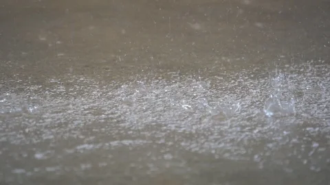 Slow motion rain falling and droplets on ground is beuaty Video stock 113973340