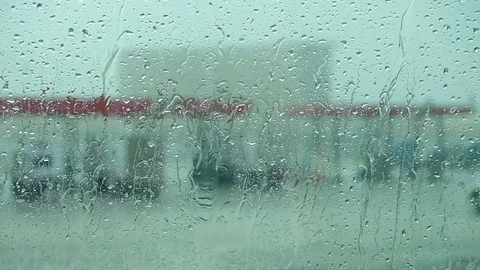 Slow motion of rain falling on car windshield Video stock 103538556