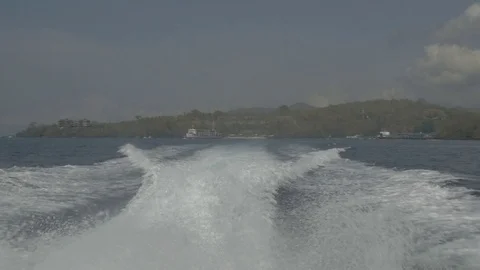 Slow motion rear view of Speedboat on indian ocean 動画素材 90654889