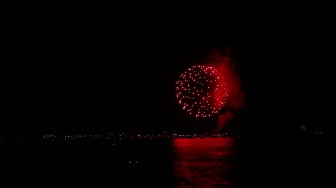 Slow motion red fireworks exploding over water 스톡 동영상 40648011