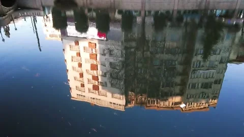 Slow motion reflection of the city on the canal. Stock Footage 148939735