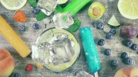 Slow motion refreshment drink with ice in a glass top view Stock-Footage 93240772