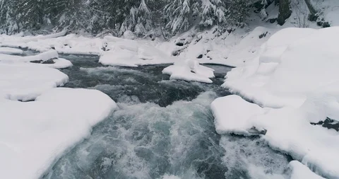 Slow Motion River During A Snow Storm Video stock 123207350