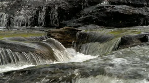 Slow motion river flowing around rocks 스톡 동영상 21243807