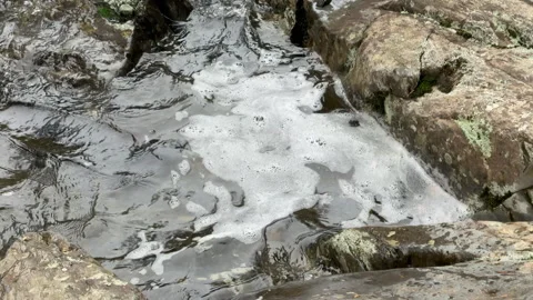 Slow motion river stream in the English mountains Lake district England UK 4K Vidéo 320361028