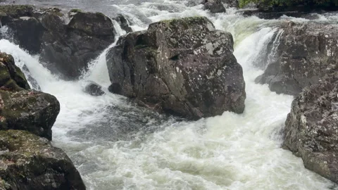 Slow motion river stream in the English mountains Lake district England UK 4K Vidéo 320361614