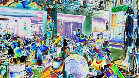 Slow-motion Riverwalk restaurant crowd scene gets more and more psychedelic Vídeo Stock 277673402