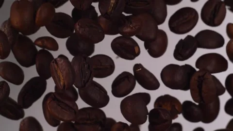 Slow motion of roasted coffee beans fall Video stock 147664212