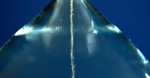 Slow motion sand timer flowing from through hour glass Video stock 83999774