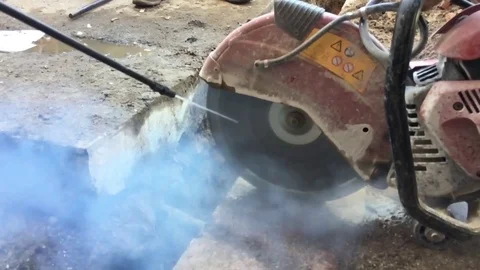 Slow Motion Saw Cutting Through Cement 動画素材 81338959