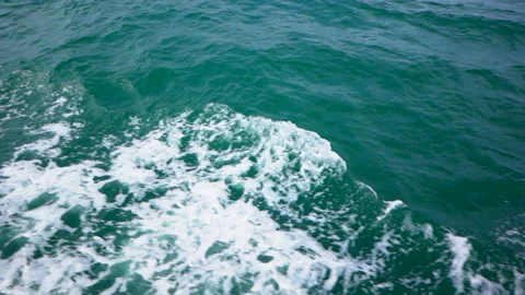 Slow motion sea wave splash by boat on daytime Vídeos de archivo 137534660