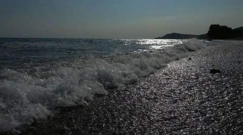 Slow motion of sea waves and rocks at a beach in Aegean sea in Greece 库存影片 68989228