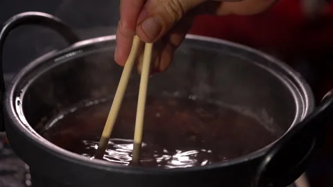 Slow motion seafood on hot pot for cooking on party  库存影片 130534965