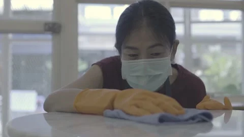 Slow motion of shopkeeper cleaning table preparing to open shop Video stock 133641520