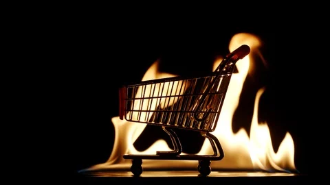SLOW MOTION: Shopping trolley in a fire Vídeos de archivo 90239995