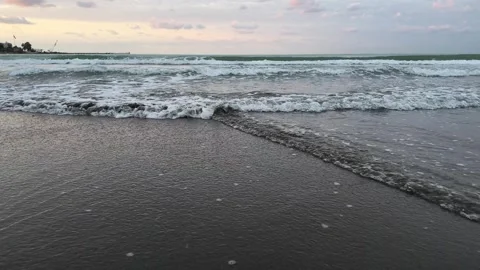 Slow Motion Shoreline Waves With Dramatic Distant Sky Video stock 346522932
