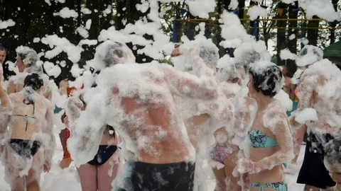 Slow motion shot: Active foam party. HD Stockbeeldmateriaal 124486898