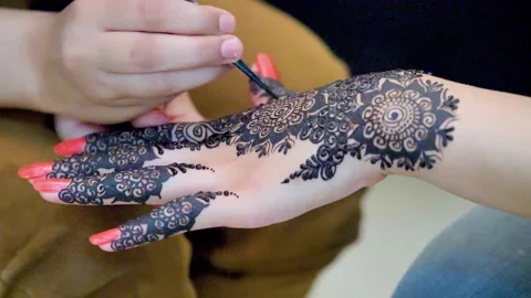 Slow motion shot of applying design of hina mehndi on hand  big close up (5) Stock Footage 199278940