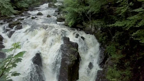 Slow motion shot of the Black Linn falls in Dunkeld Video stock 201309286
