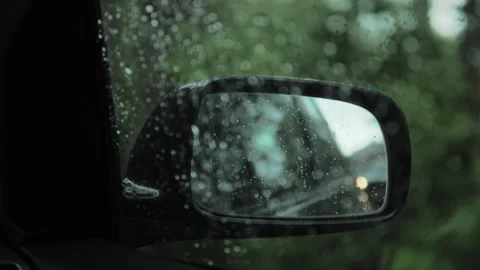 A slow motion shot of the car window in the rain. 動画素材 213627944