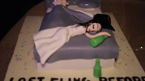 Slow Motion Shot of the Cocktail cake for the couple at their Cocktail Function 스톡 동영상 169747392