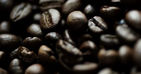 Slow motion shot of coffee beans Vídeo Stock 87619340