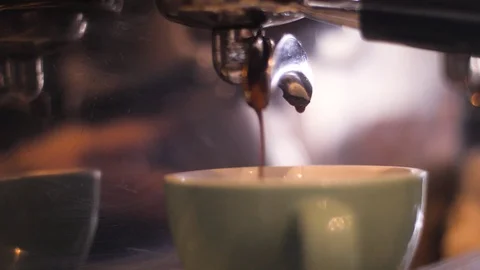 Slow motion shot of coffee, latte being made in small cafe Vídeo Stock 113336895