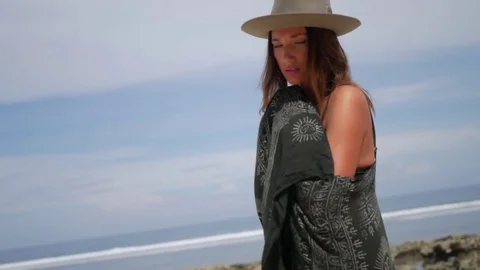 Slow motion shot of Model in bikini standing on the beach and wrapping in towel 動画素材 83867533