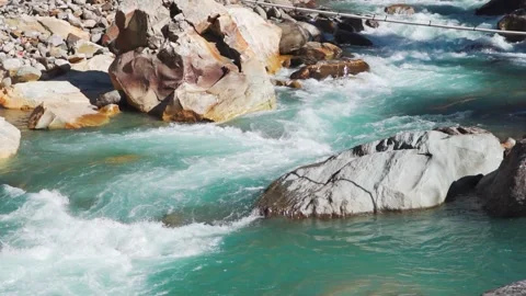 Slow motion shot of the Paravti River flowing in between mountains at Kasol Vídeo Stock 240905330