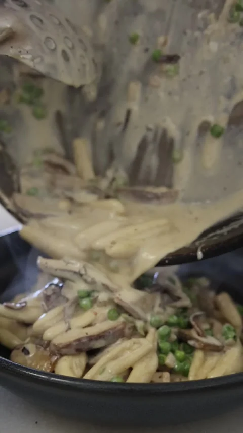 Slow motion shot of pasta being plated onto a dish Video stock 328790778